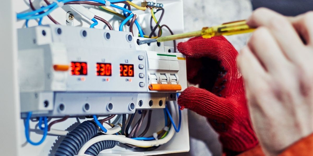 When To Call An Electrician For Commercial Electrical Problems?
