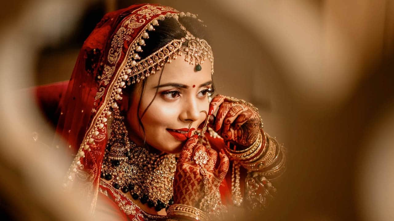How Much the Average Cost of Bridal Makeup in Greater Noida West? | TheAmberPost