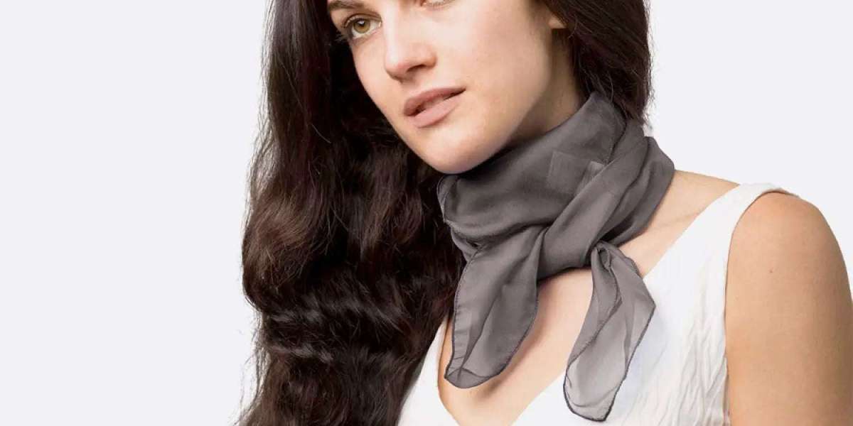 The Timeless Charm of Knit Scarves: Cozy Style for Cold Weather