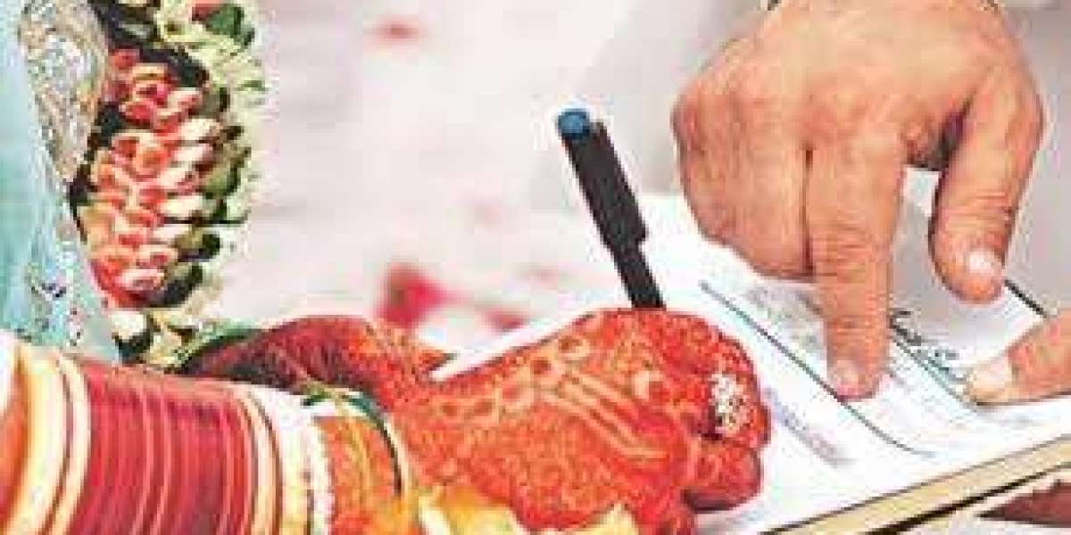 Advocate in Delhi for Court Marriage | Court Marriage Advocate Hanit Vashisht