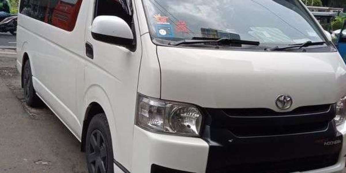 Toyota Hiace Solusi Transportasi Nyaman untuk Perjalanan Bisnis dan Liburan Keluarga