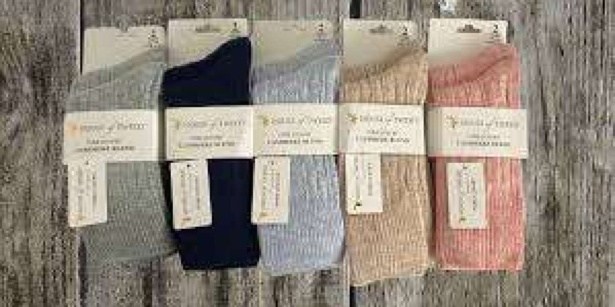 The Luxurious World of Cashmere Socks: Comfort, Style, and Elegance