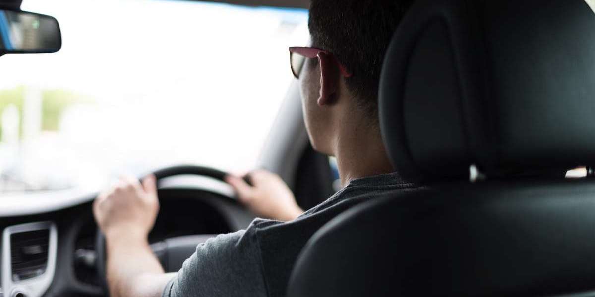 "The Ultimate Guide to Choosing the Right Driving School"