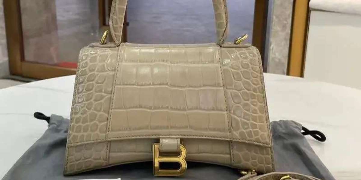 Balenciaga Hourglass Bag：産品設計與創新的最新進展