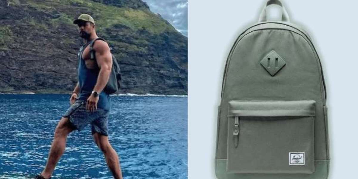 Chris Hemsworth’s Favorite Herschel Backpack Now on Black Friday Sale