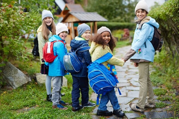 Exploring the World: The Benefits of School Field Trips and Excursions – SSVM School of Excellence