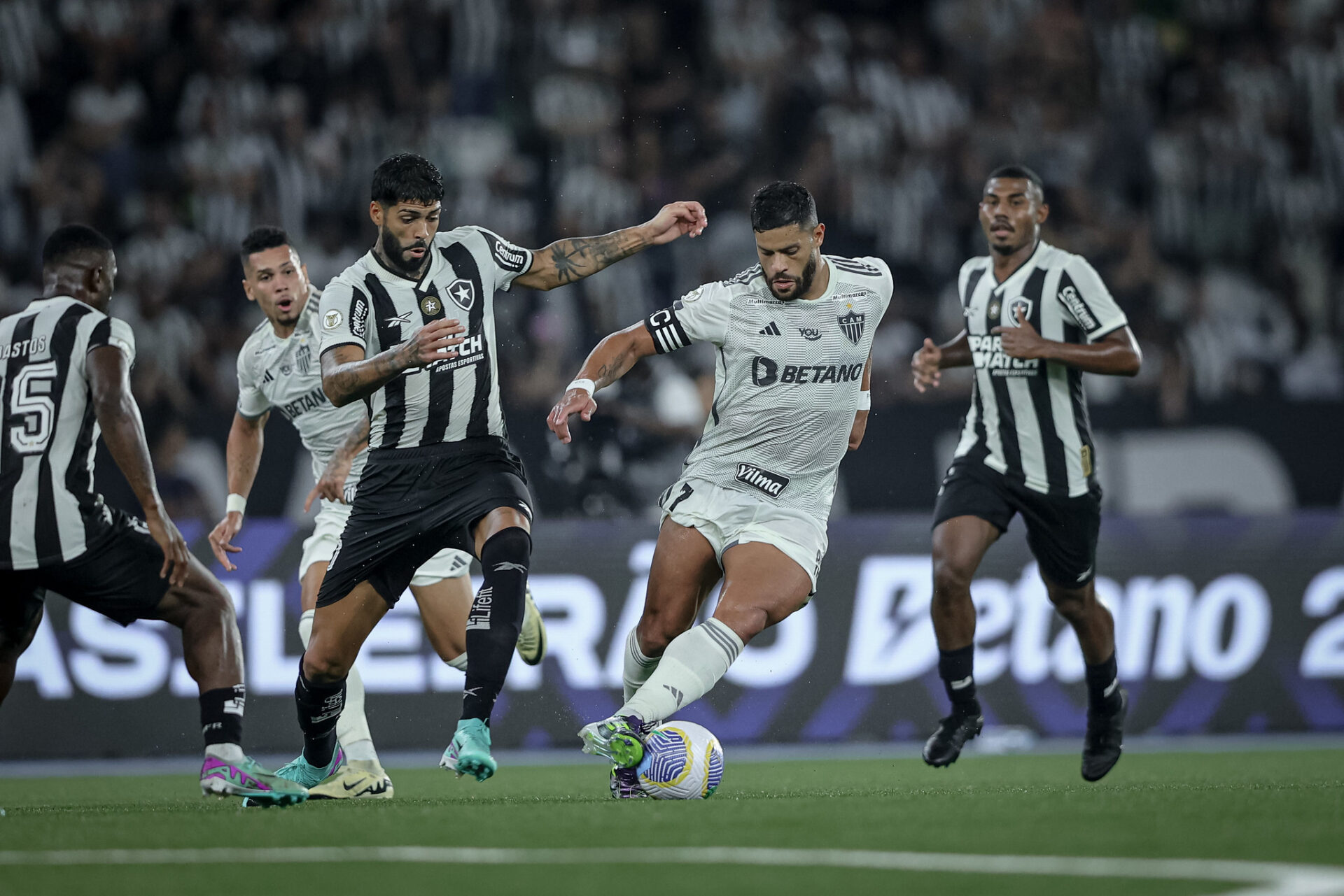 Soi kèo Atletico Mineiro vs Botafogo lúc 07h30 ngày 21/11/2024