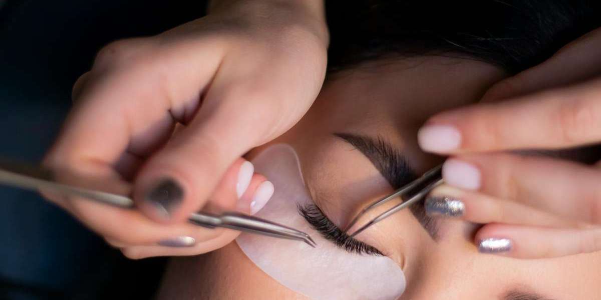 Eyelash Extensions Prices Islamabad – What Influences the Cost?