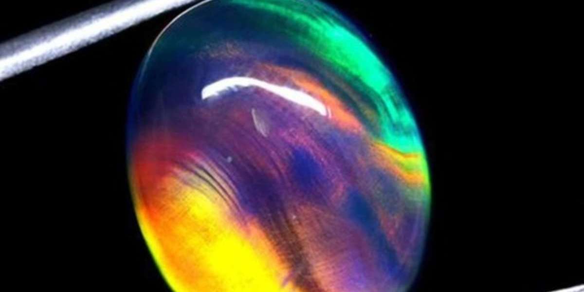 Cosmic Symphony: The Changing Shades of Aurora Opal