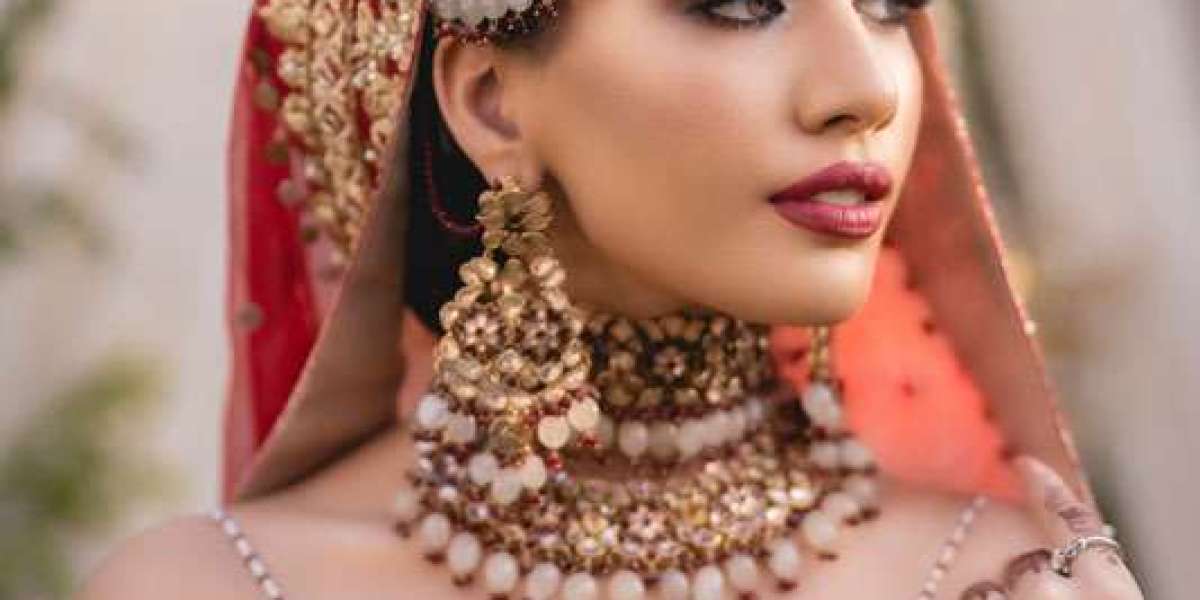 Why You Should Choose a Wedding Makeup Artist Near Me: The Benefits of a Milton Keynes Mobile Makeup Artist